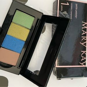 Mini magnetic compact Mary Kay with 4 eye shadow colors